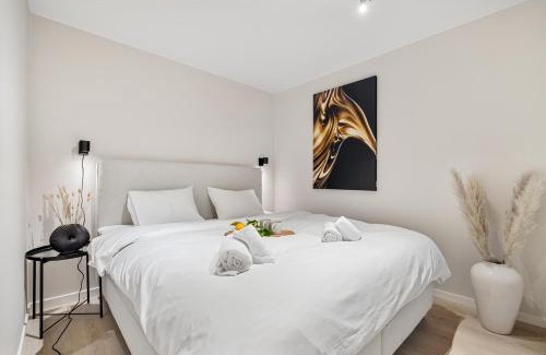 Bergenhus Apartment | King bed - Renovated 2024 - 2BR Behind Bryggen