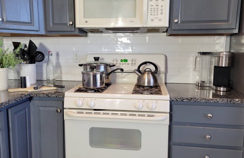 Ocean Air Park House | King En Suite, Pool, Beach, 5 BR, 4 Bath,Free Parking, Game Rm, Sleep 13