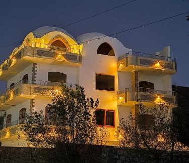 Luxor Apartment | King House