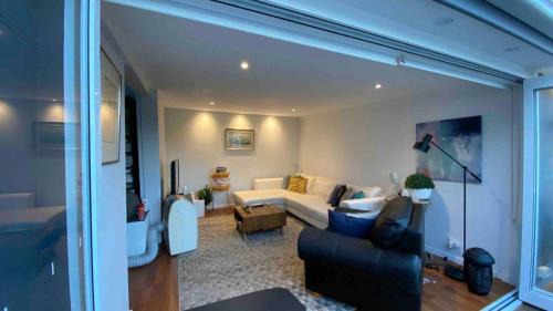 Callala Beach House | King on King Street