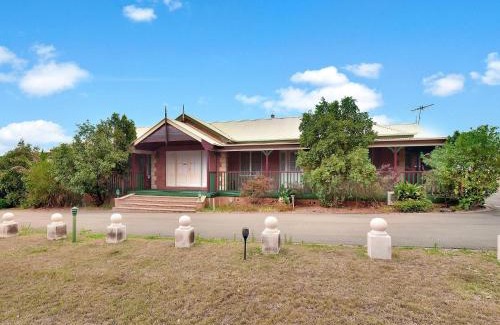 Pokolbin House | King Retreat Estate - close proximity to Bimbadgen and Hope Estate concerts