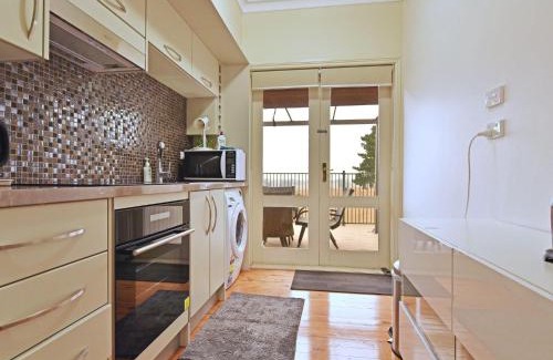 Pokolbin House | King Retreat Estate - close proximity to Bimbadgen and Hope Estate concerts