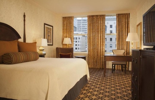 Financial District House | King Room at a 4.5⭐️ Hotel