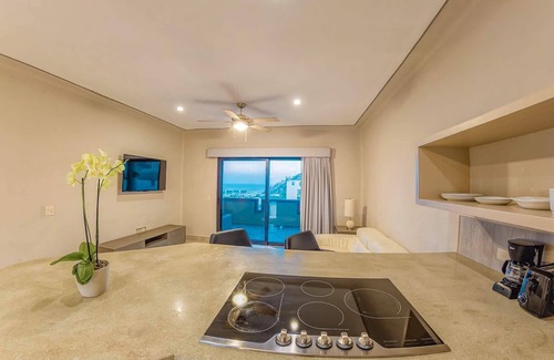 Libertad Apartment | King Studio Escape Pool & Ocean View