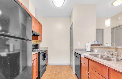 Sweet Auburn Historic District Apartment | King Suite in Heart of ATL