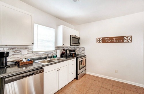 Charlotte House | King Suite w/HotTub Close 2 Uptown New Renovated