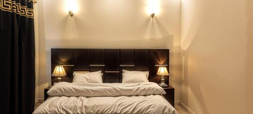 Lahore Apartment | King Villa's DHA -3 Bedrooms Home Near Airport & Raya