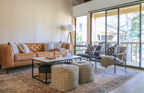 Kings Beach Apartment | Kings Beach Dream Condo Close to SKI Fireplace W/D