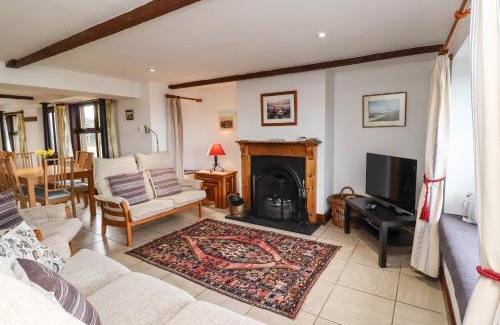 Bamburgh House | Kittling Cottage