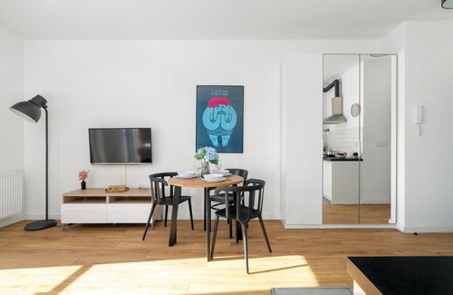 Jezyce Apartment | Klimatyczne i Nowoczesne Studio Very Berry w Poznaniu by Noclegi Renters