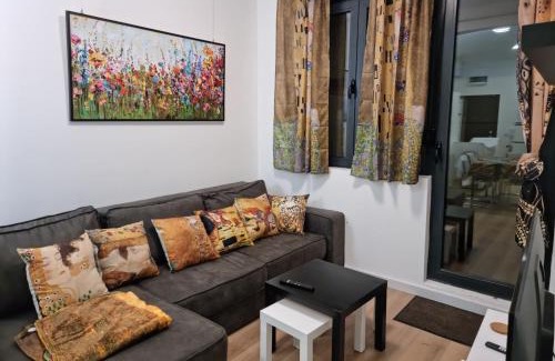 Zvezdara Apartment | Klimt Business Grade All New Comfortable Apartment