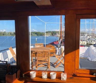 Monnickendam Boat Rental | Klipper Johanna
