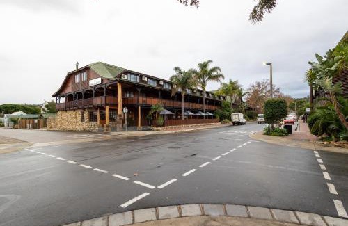 Knysna Central Hotel | Knysna Log-Inn Hotel