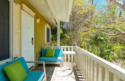 Venetian Road Settlement House | Kokomo Deluxe King - Single Cottage
