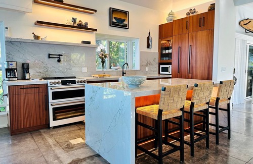 Kailua-Kona House | Kona Bay Hale by RedAwning