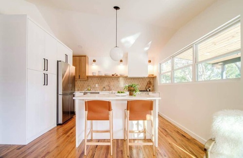 Fredericksburg House | Koselig Hus With Cowboy Pool & Outdoor Shower