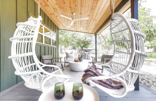 Fredericksburg House | Koselig Hus With Cowboy Pool & Outdoor Shower