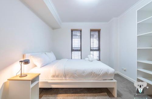 Redfern Apartment | KozyGuru | Redfern | Cozy Apt near Train Station