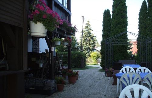Balatonalmadi Hotel | Krisztina Panzió