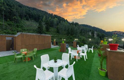 Fagu Hotel | Kufri Castle I Vacations I Conference I MICE I Family Events I Open Air Terrace I Sky Bonfire I Wooden Rooms With Pvt Balconies I Charvi Retreat by Exotic Stays