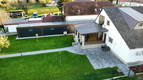 Balatonujlak Apartment | Kukorica Csárda Apartman 2