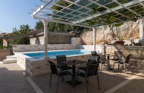 Montovjerna House | Kusalo Guesthouse