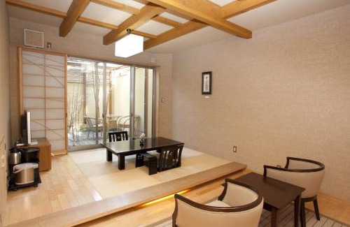 Yufuin Onsen Hotel | Kutsurogi-no-Yado Nanakawa