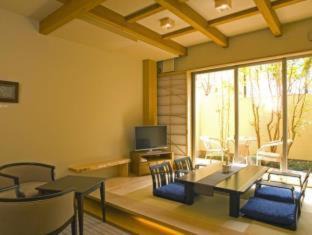 Yufuin Onsen Hotel | Kutsurogi-no-Yado Nanakawa