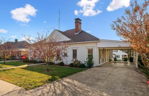 Springfield House | KY Bourbon Adventure Hot Tub & Distilleries