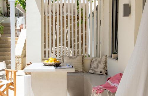 Pilalimata Apartment | Kynthia Suite - Escape to Seaside Makry Gialos