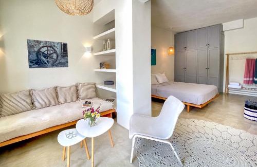 Pilalimata Apartment | Kynthia Suite - Escape to Seaside Makry Gialos