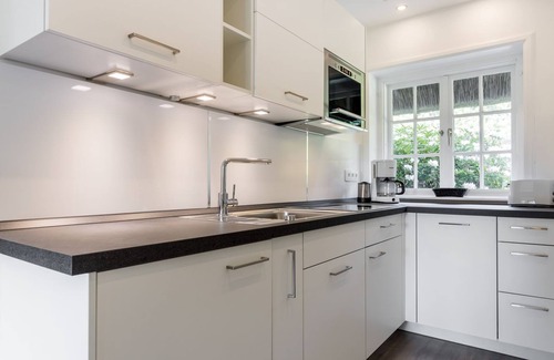 Keitum Apartment | Lüüvwai II - In Einer Reetgedeckten Wohnanlage in Südlage Nahe dem Benen-diken-hotel