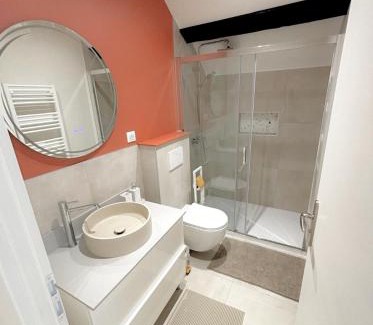 Lons-le-Saunier Apartment | L'échapée verte Grand T3 avec climatisation