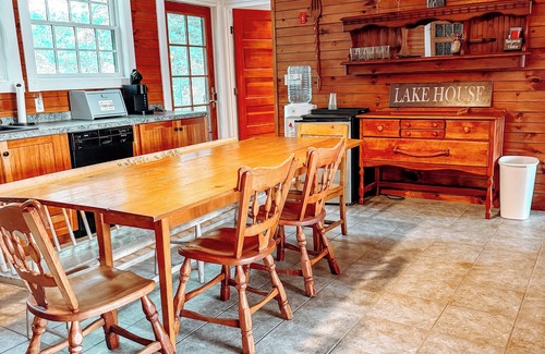 Pine River Pond House | ☀️L A K A T I O N⚓️WATERFRONT- HOT TUB-ATV-SNOW TRAILS 🗻LAKES REGION⛰️