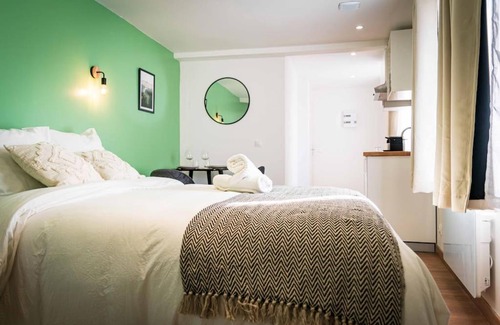Saint-Quentin Apartment | L'Albatros 005 - Hypercentre * Cosy * Wifi