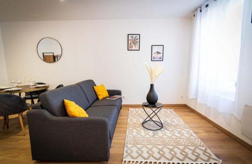 Saint-Quentin Apartment | L'Albatros 007 - Hypercentre * Cosy * Wifi
