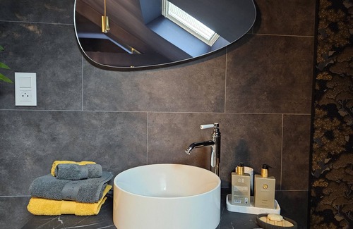 Bouillon House | L'alcôve de Ide, Chambre de Luxe de 68m²
