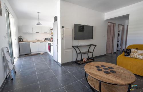 Trois-Ilets Apartment | L'Anse Plage appartement 2 chambres avec spa à 200 m de la plage, jardin Privé et Parking