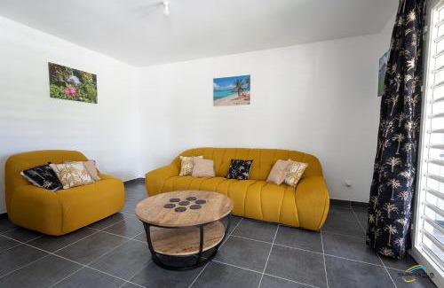 Trois-Ilets Apartment | L'Anse Plage appartement 2 chambres avec spa à 200 m de la plage, jardin Privé et Parking
