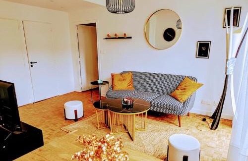 Montjuzet Apartment | L'appart le 19 , F3 proche centre vue cathédrale, 2 chambres