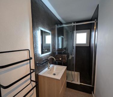 Montjuzet Apartment | L'appart le 19 , F3 proche centre vue cathédrale, 2 chambres
