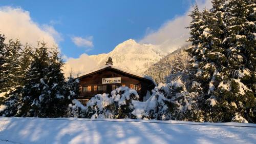 Les Praz-de-Chamonix Hotel | L'Arveyron Open House