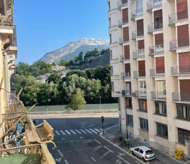 Grenoble City Centre Apartment | l atypique d Édouard