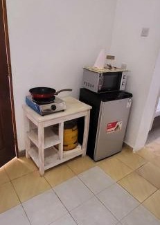Diani Beach Bed & Breakfast | L & C Chinese Studio