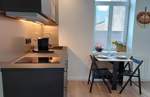 Sainte-Anne - Faubourg Noyon Apartment | L'escapade - 1 lit et 1 couchage d'appoint pour enfant- Proche centre ville