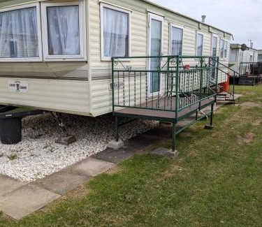 Ingoldmells Apartment | L&g FAMILY HOLIDAYS 6 BERTH CORAL BEACH LAURA FAMILYS ONLY AND LEAD PERSON MUST BE OVER 30