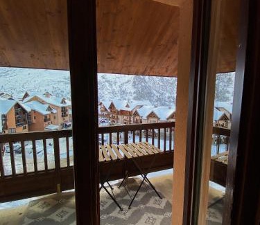 Valmeinier Apartment | L'Ourson skis aux pieds