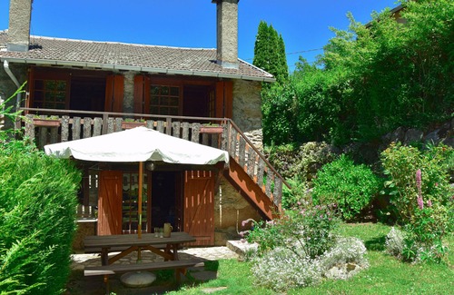 Ax-les-Thermes House | L'ustal d'isis (renovated barn)