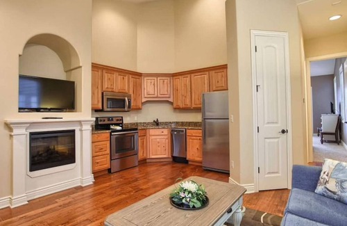 Indian Point Condo | L9 Penthouse Condo with a view! Near SDC!