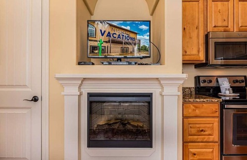 Indian Point Condo | L9 Penthouse Condo with a view! Near SDC!